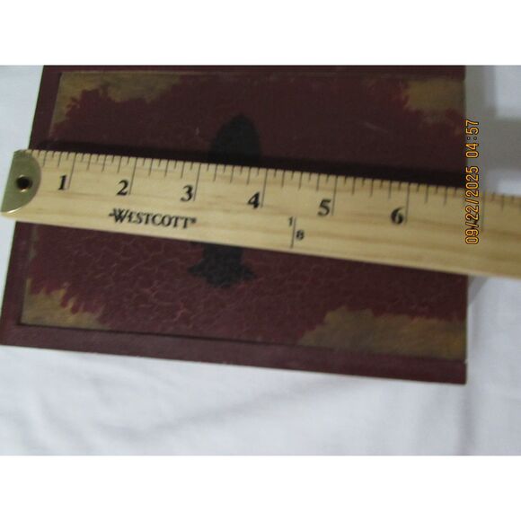 Vintage Fleur-de-lis wooden box chess set with wooden pieces slide top box - Picture 4 of 11